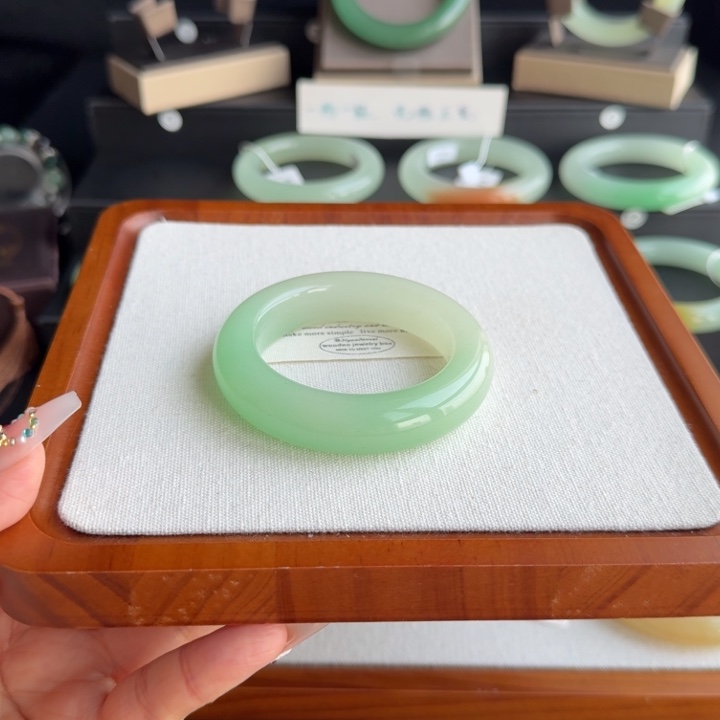 菲***儿非金属菲儿51.7大宽胎半山水开板时尚手镯