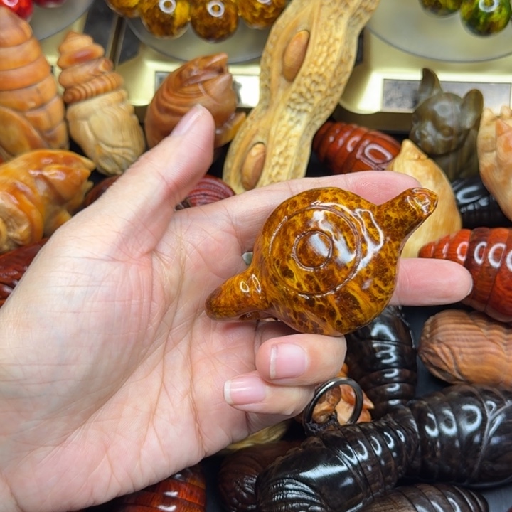 松木琥珀木文玩把件