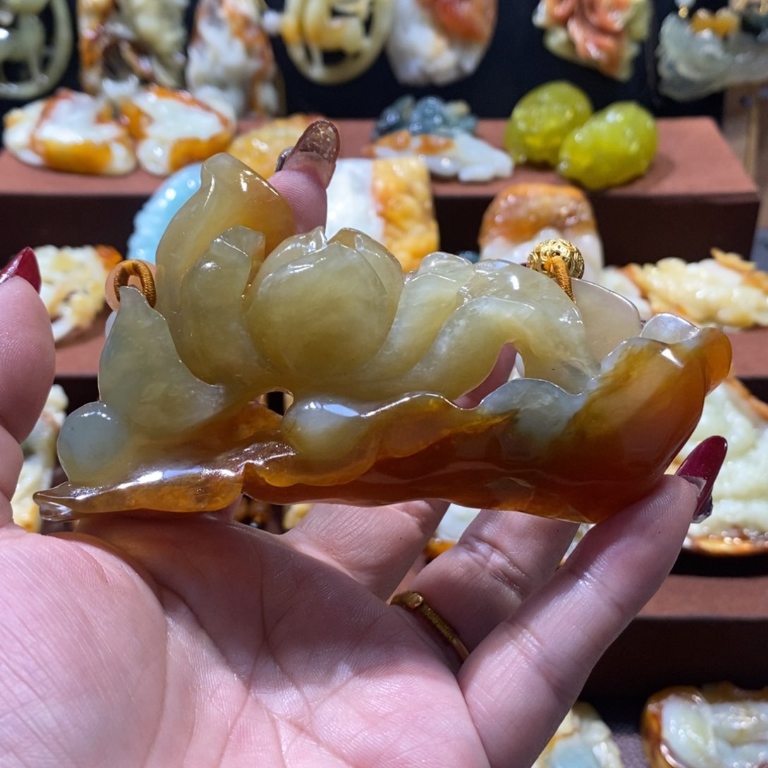 蛇纹石玉颈饰未镶嵌