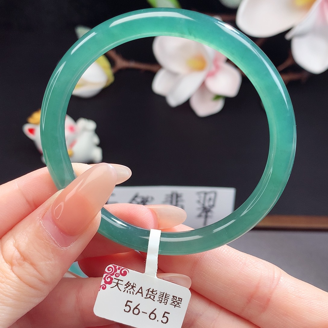 翡翠手镯（圆镯）未镶嵌愉*