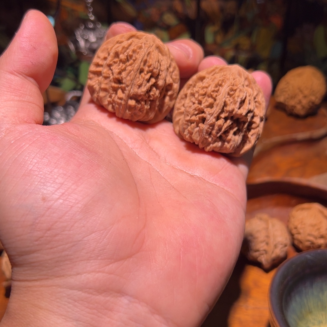 文玩核桃吊坠42红皮山地四座楼