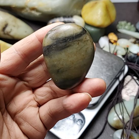 和田玉未镶嵌把件