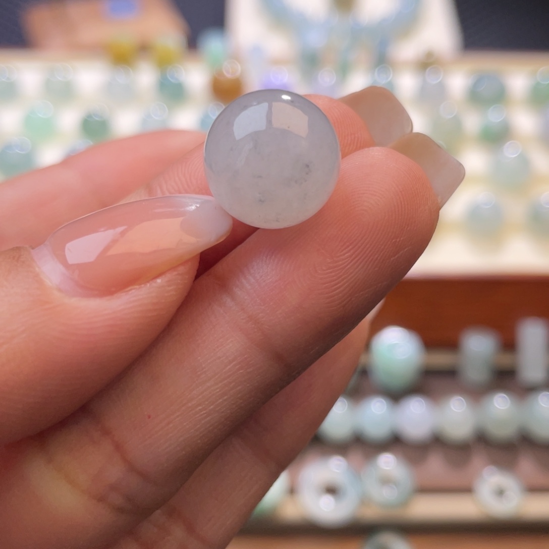 翡翠散珠白冰乌鸡圆珠12.8mm