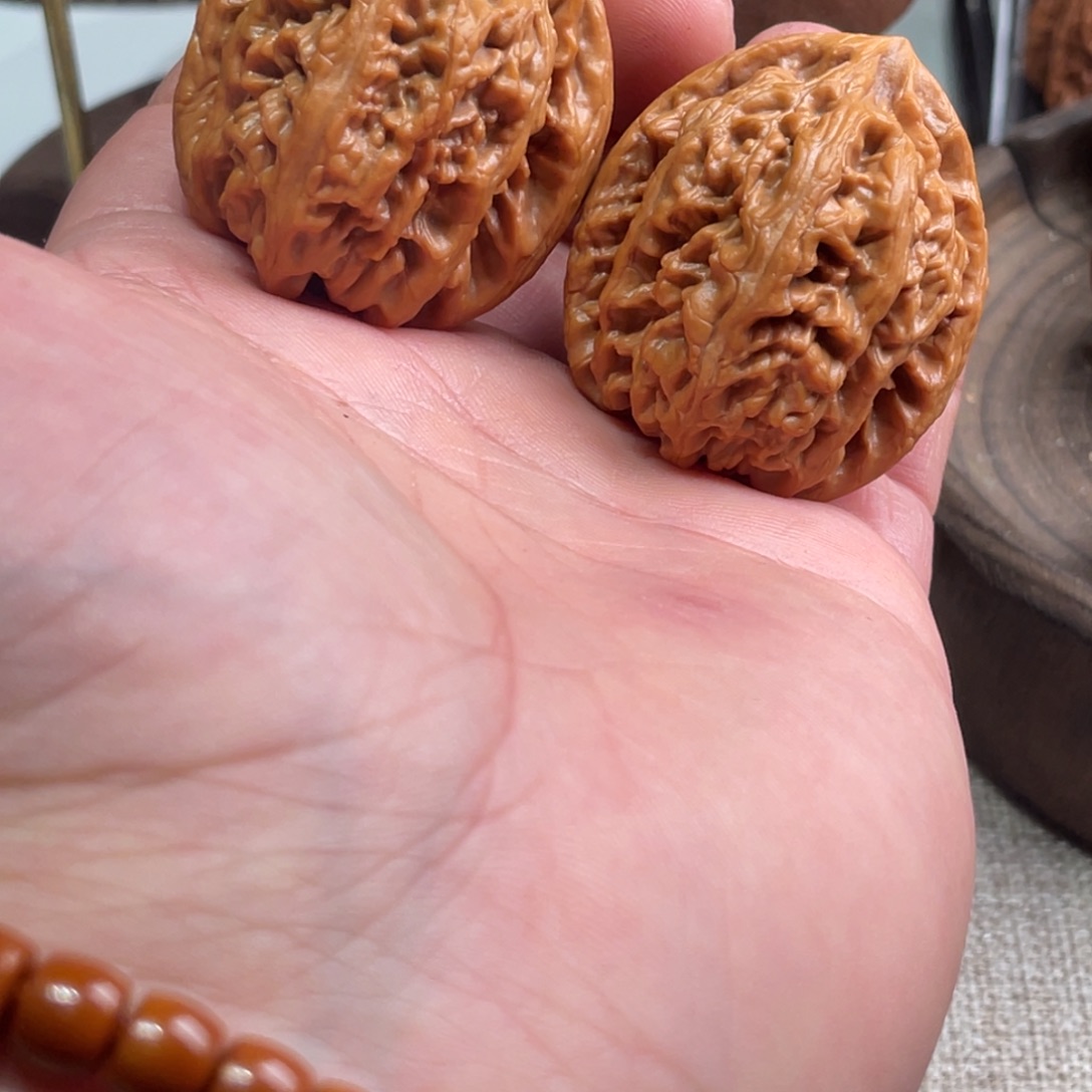 琦***敌把件文玩核桃红锦鲤42