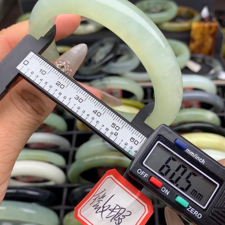 蛇纹石玉未镶嵌手镯639