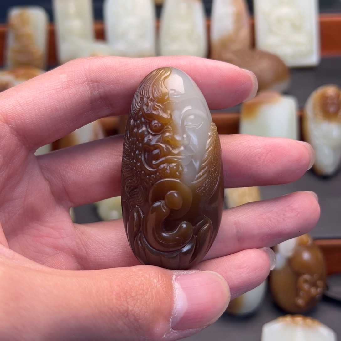 峰***子和田玉（糖玉）未镶嵌颈饰