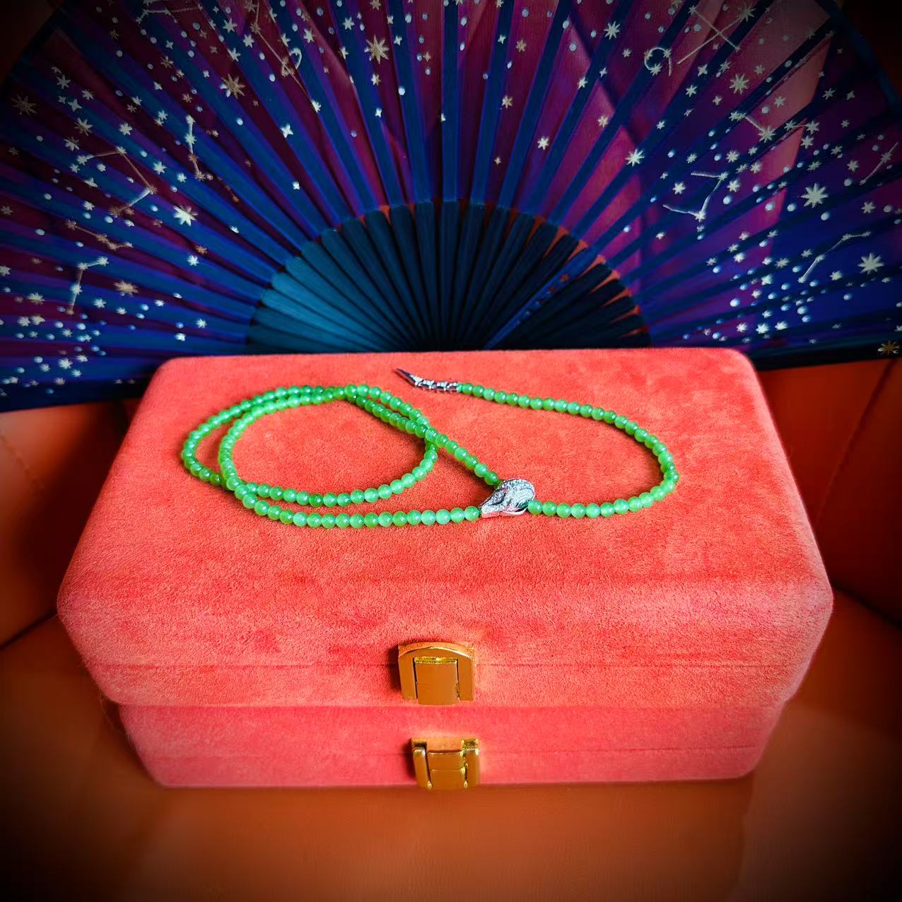 壹屿珠宝      61803        和田玉典藏级蛇款颈饰（银色）