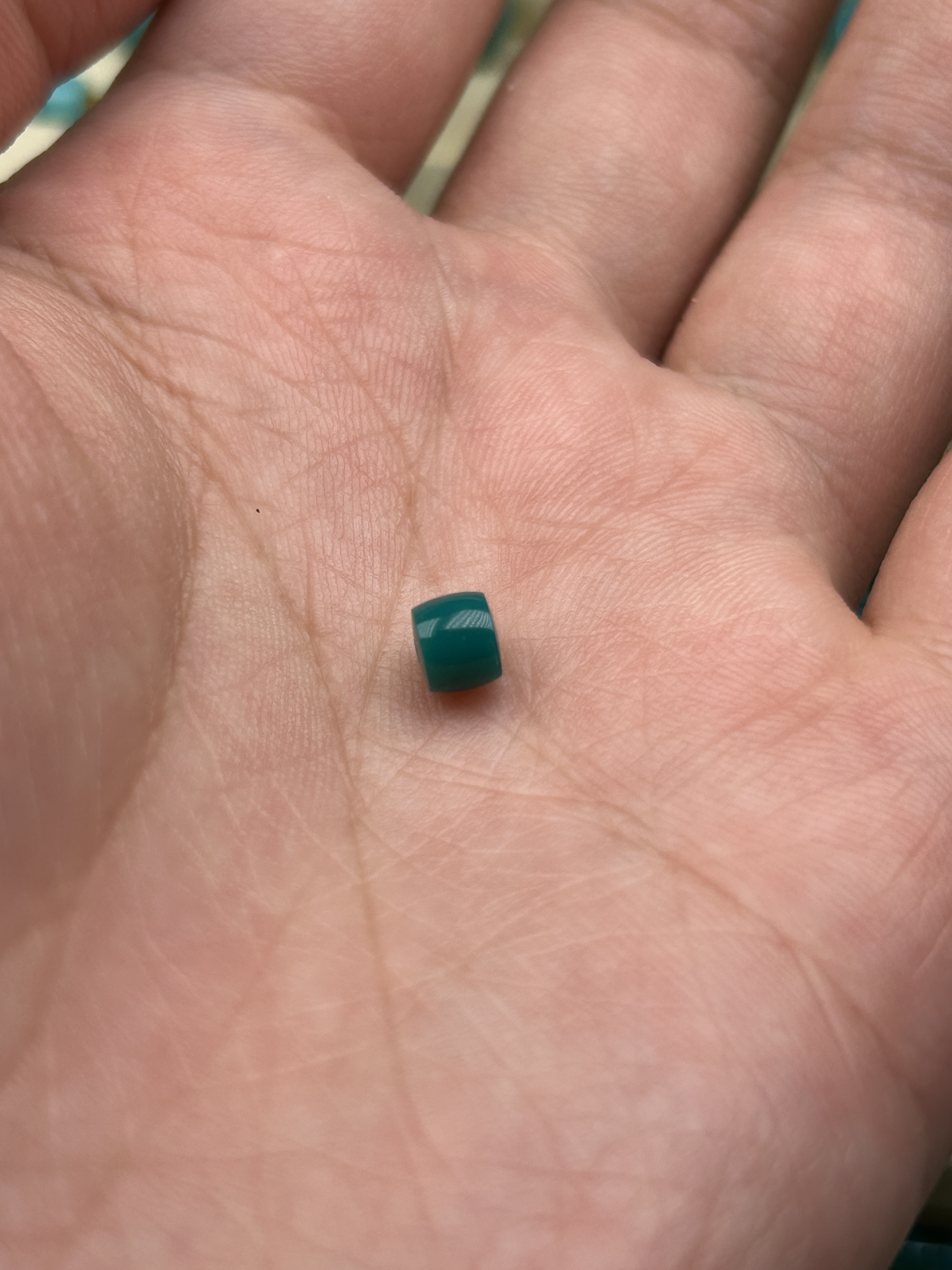 原矿高瓷蓝绿松石直切老型一个。     尺寸5.2*4.3