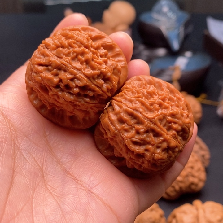 逍***年把件文玩核桃血麒麟41尺