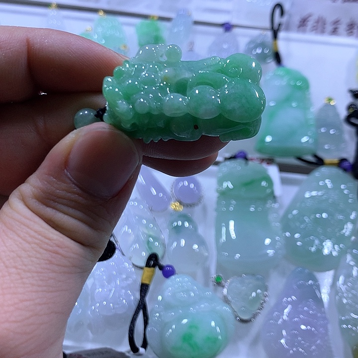 翡翠颈饰未镶嵌天然翡翠A货吊坠