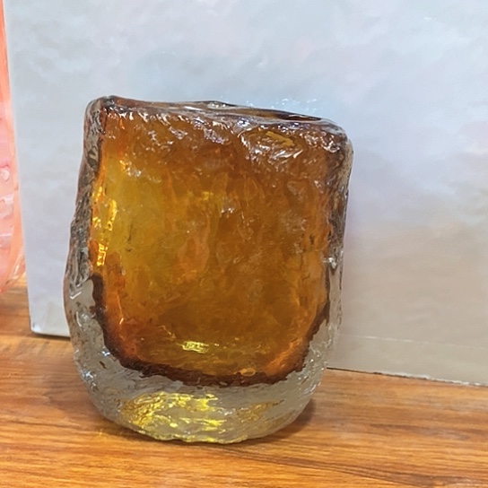 琉璃花瓶高16厘米口径10厘米