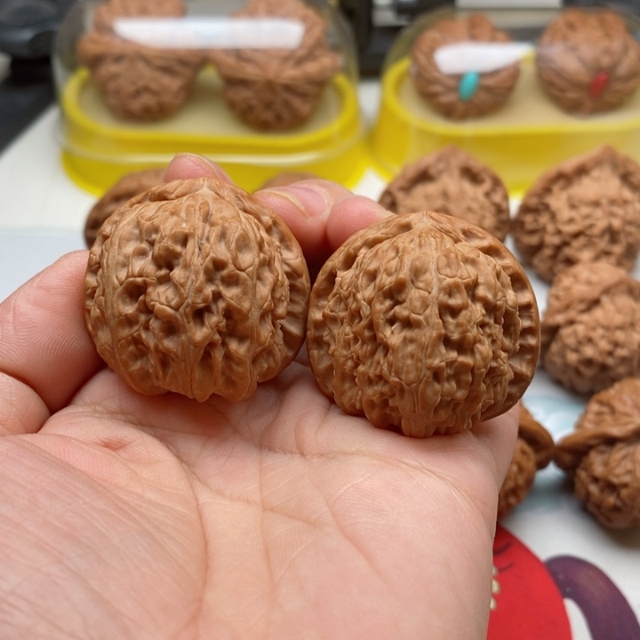 文玩核桃吊坠37白狮子