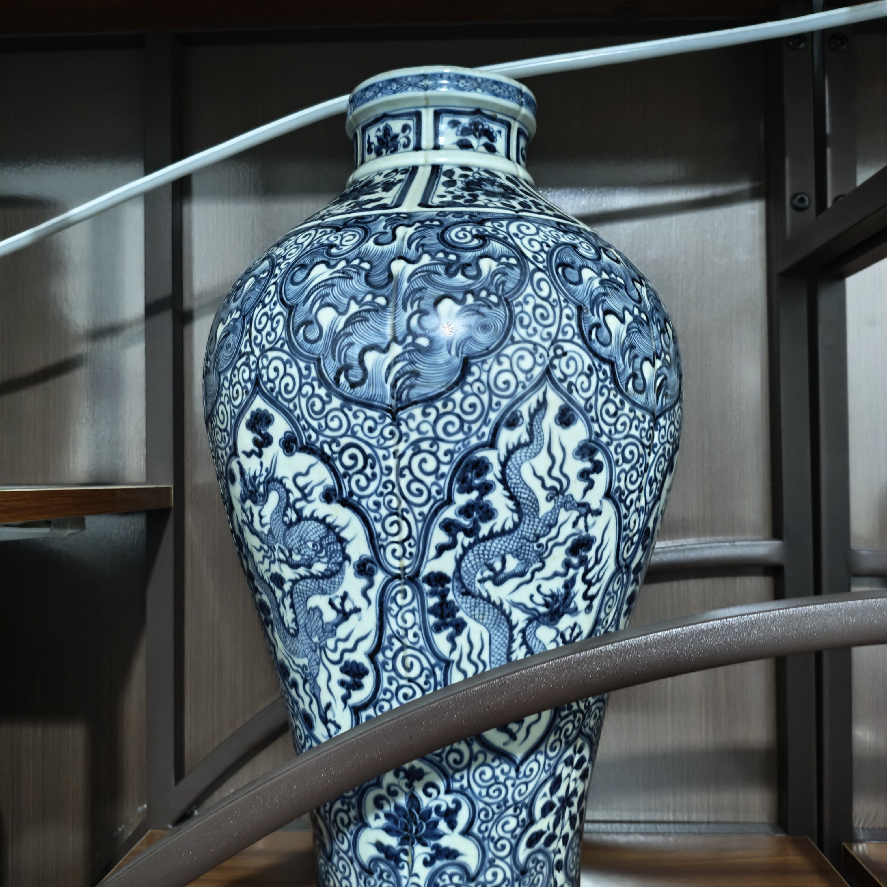 中式古风穿枝龙纹青花瓷梅瓶茶室摆件