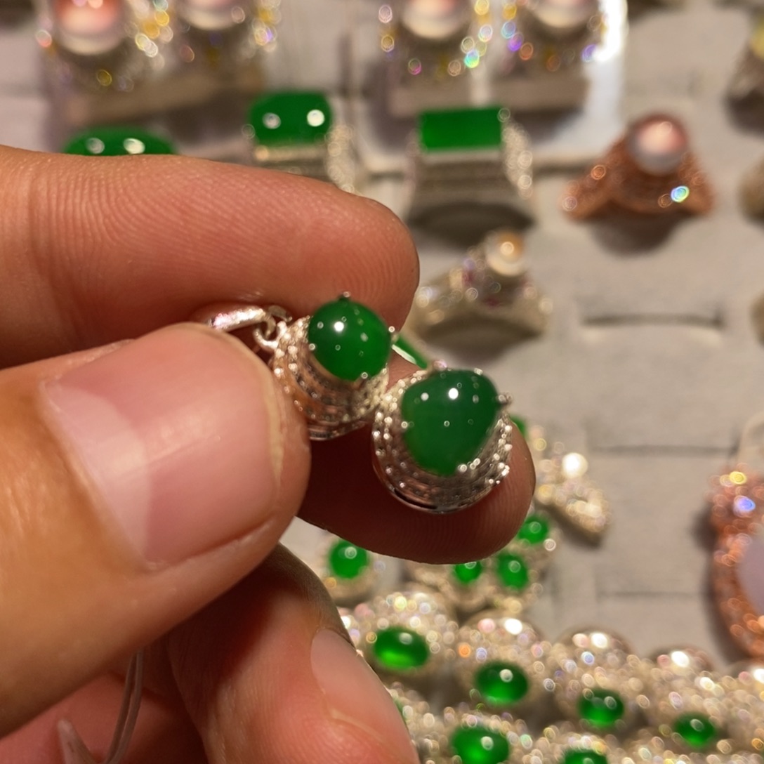 定制翡翠未镶嵌阳绿大6.8小6mm