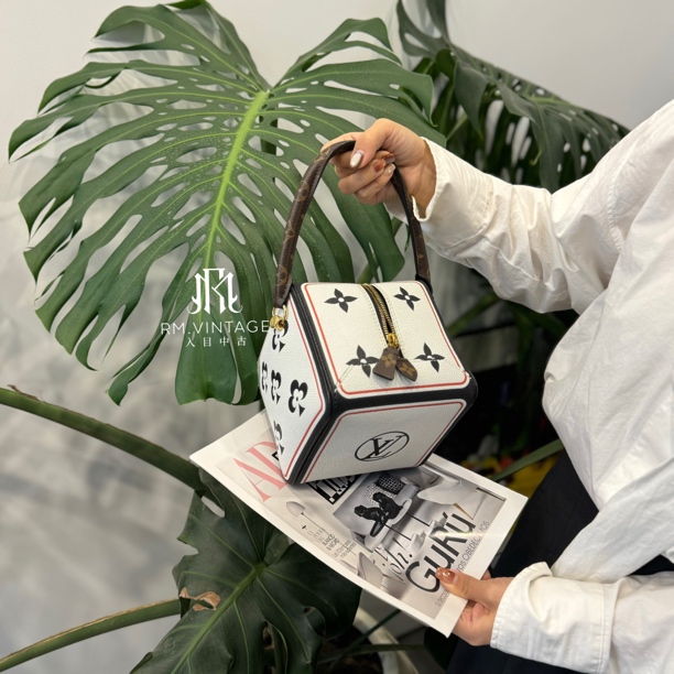 95新 LouisVuitton/路易威登 入目 白色限定骰子手提包