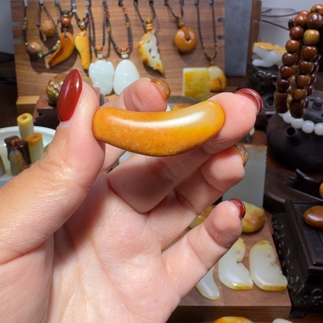 和田玉颈饰未镶嵌彩*