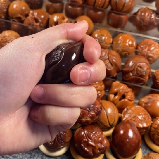 橄榄核吊坠玉华蝴蝶