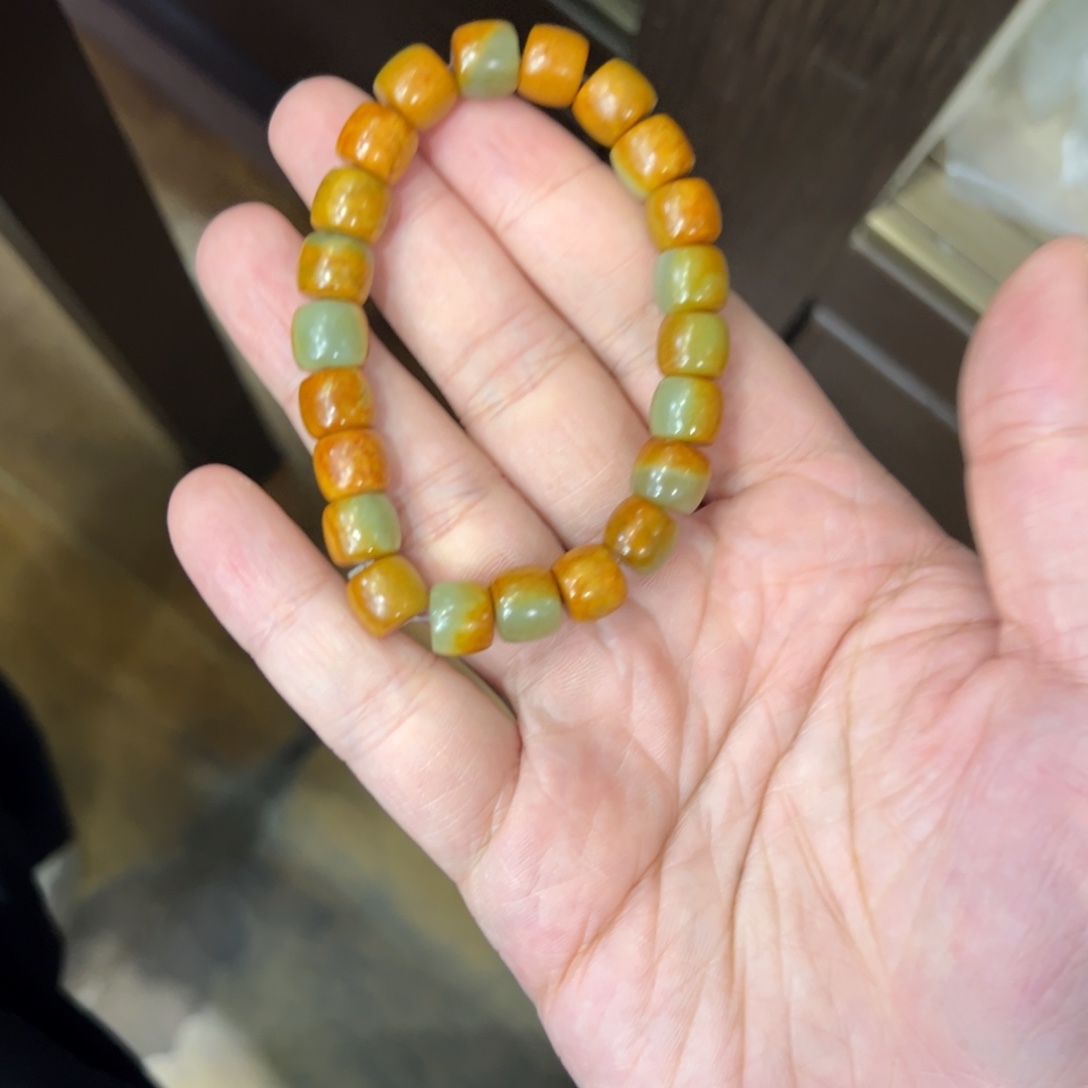 绿***荫透闪石质玉未镶嵌手链
