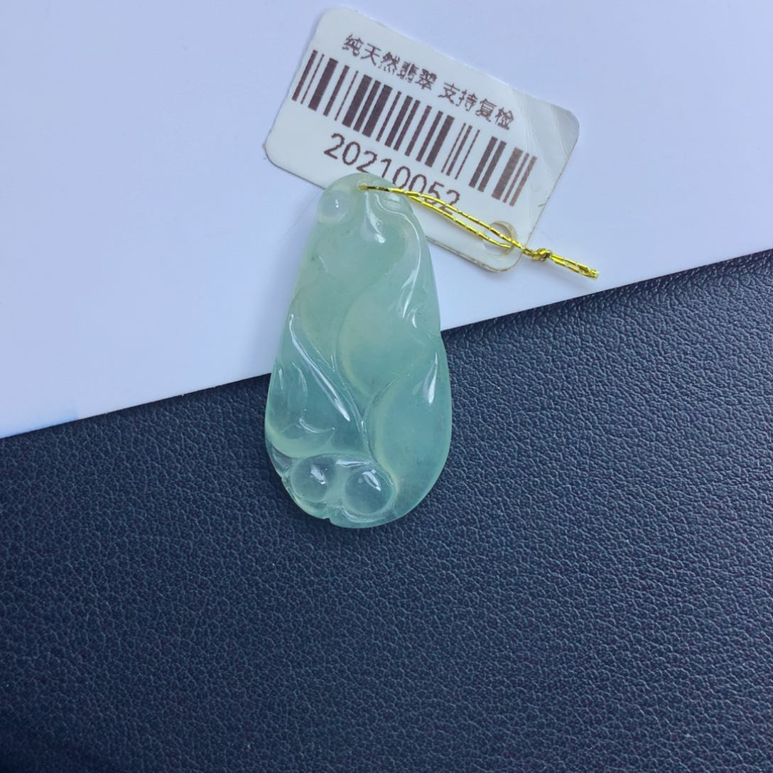 翡翠颈饰未镶嵌九尾狐