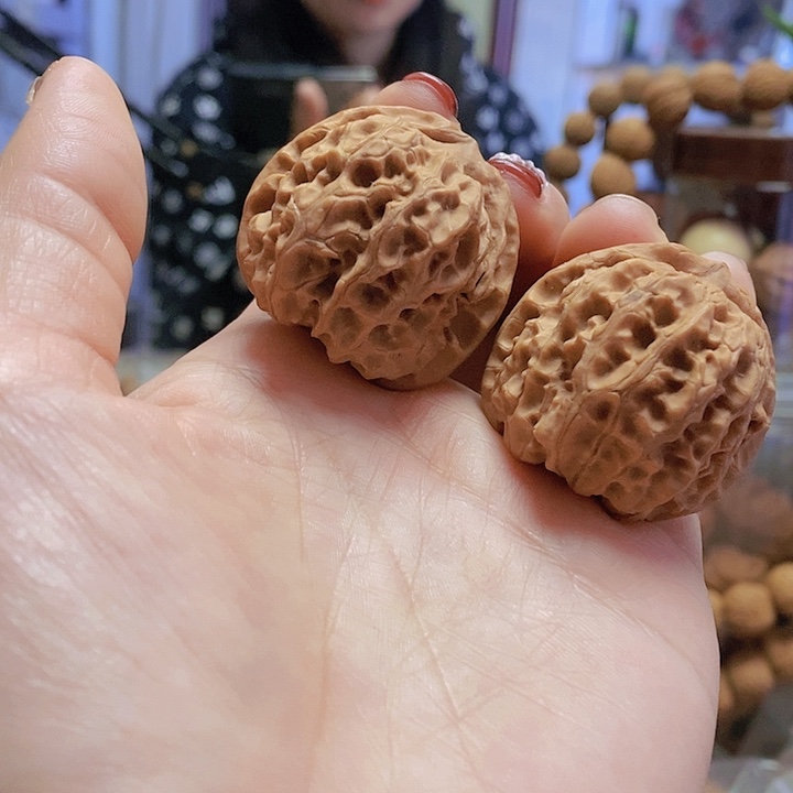 【闪购商品】文玩核桃把件37大石窝蜡皮