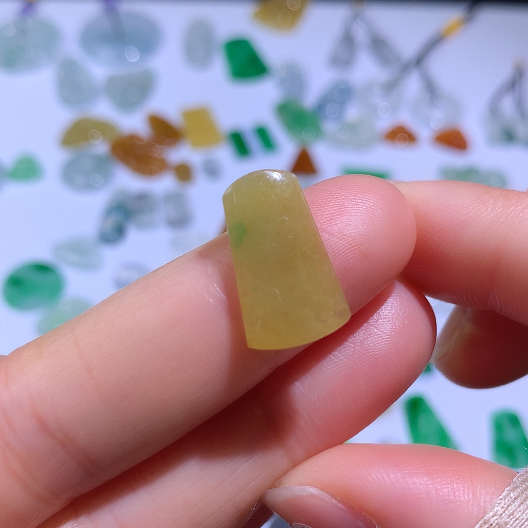 翡翠颈饰未镶嵌无事