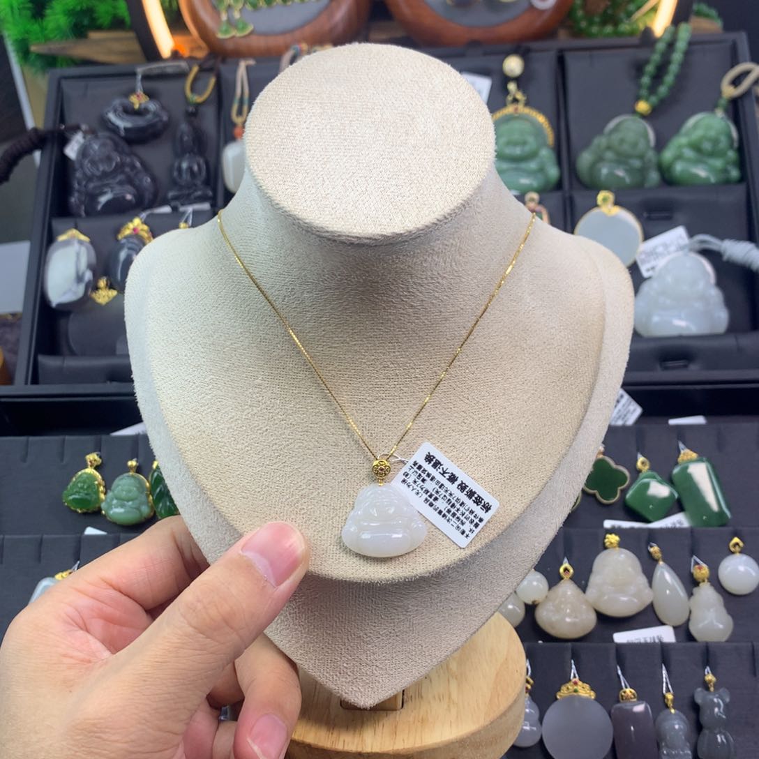 和田玉吊坠18K金镶嵌