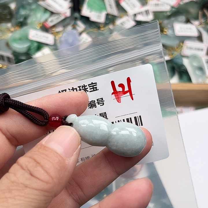 翡翠未镶嵌颈饰挂件