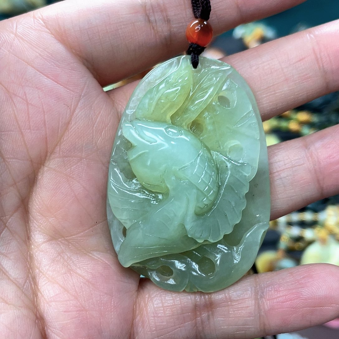 蛇纹石玉颈饰未镶嵌