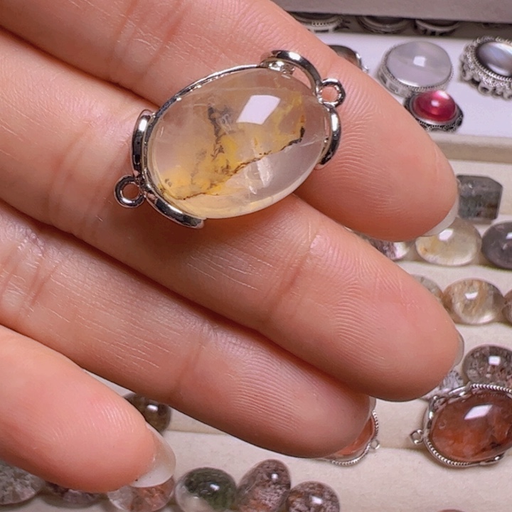 水晶手链银S800镀金镶嵌小**?