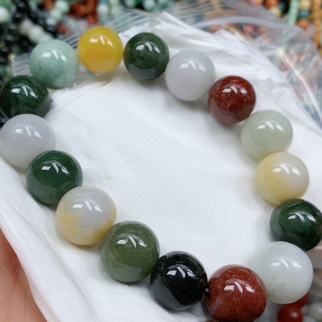 翡翠颈饰未镶嵌手串