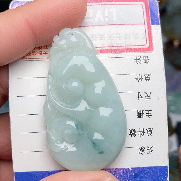 翡翠颈饰未镶嵌如意