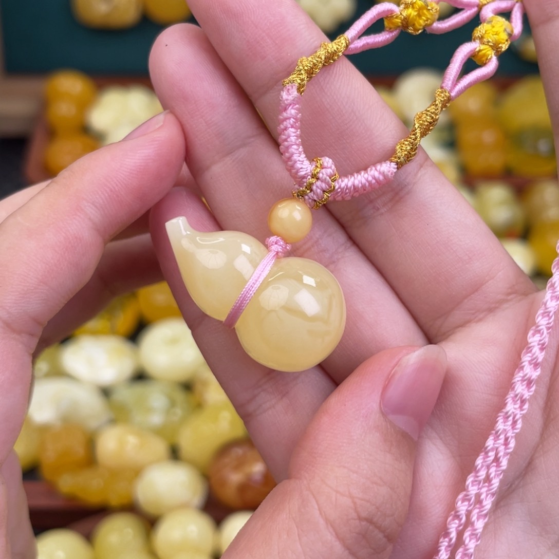 未镶嵌吊坠(赠链)蜜蜡