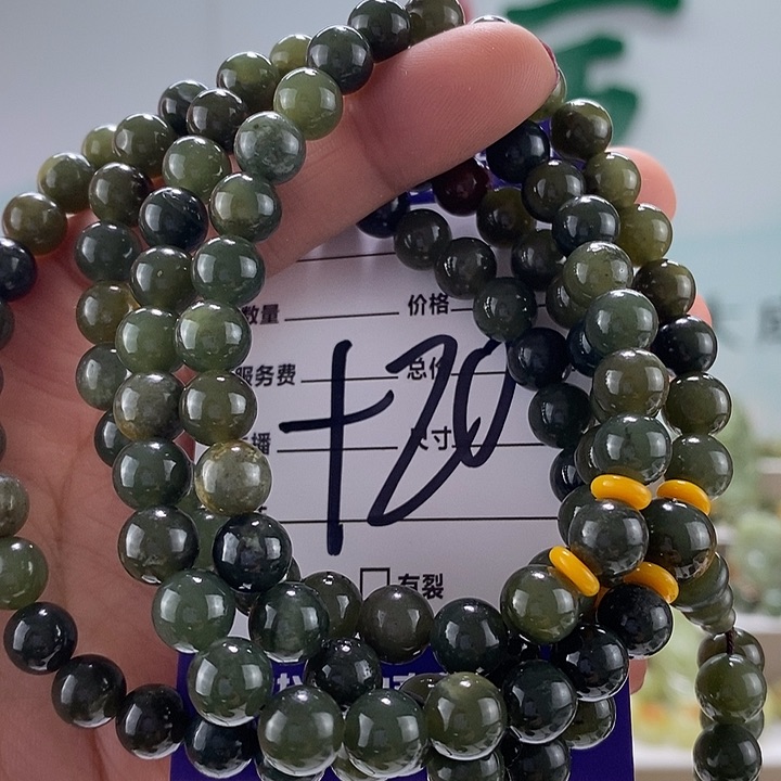 透闪石质玉手链未镶嵌有瑕