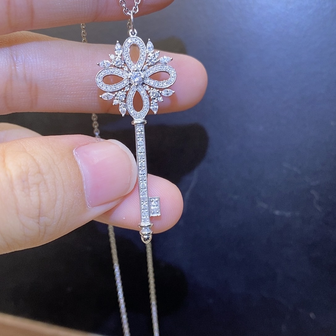 颈饰钻石铂Pt950镶嵌维多利亚雪花钥匙