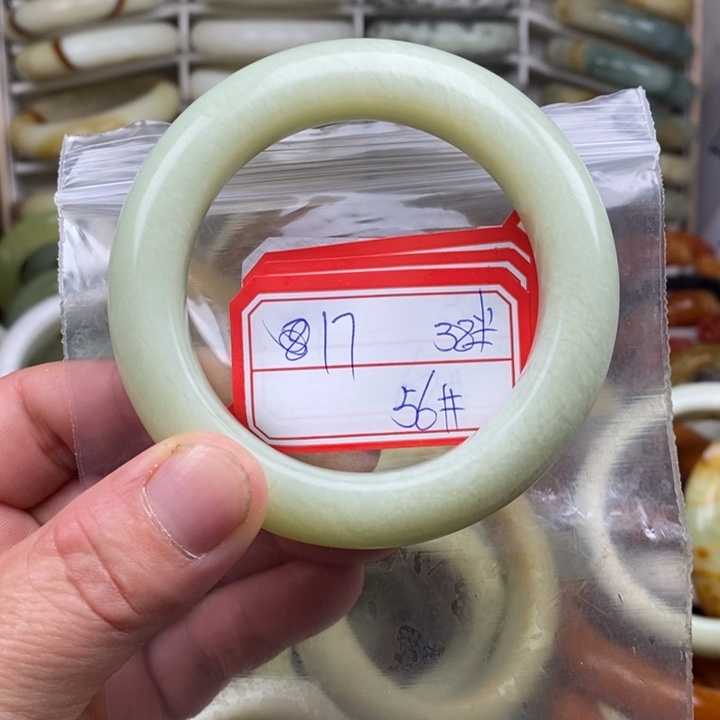 未镶嵌蛇纹石玉颈饰