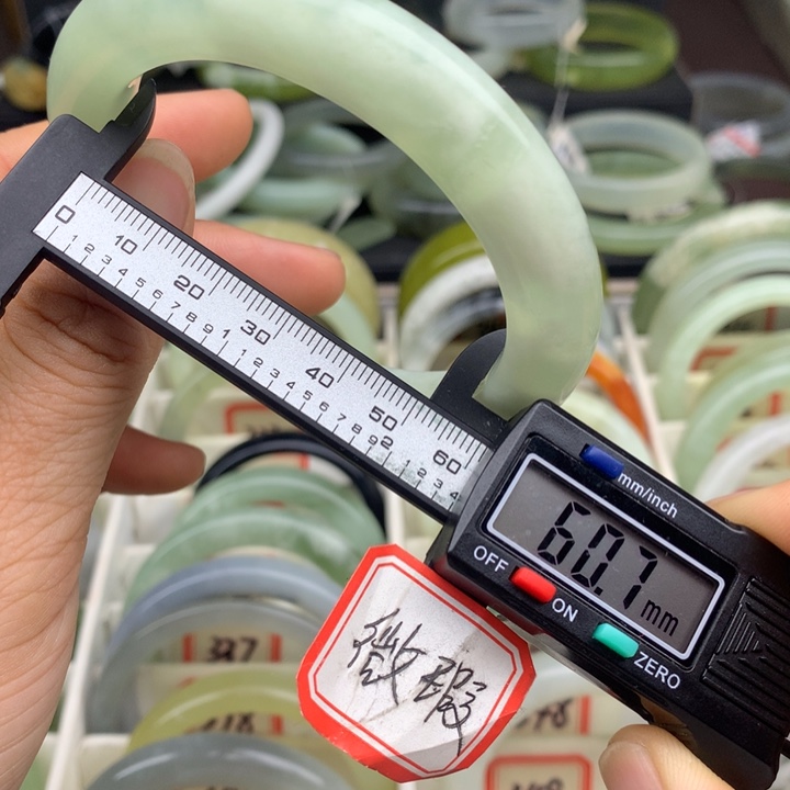 蛇纹石玉未镶嵌手镯333