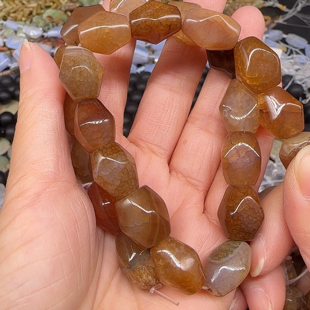 玛瑙/玉髓合金珠宝半成品龙陵玛瑙八棱10mm一条