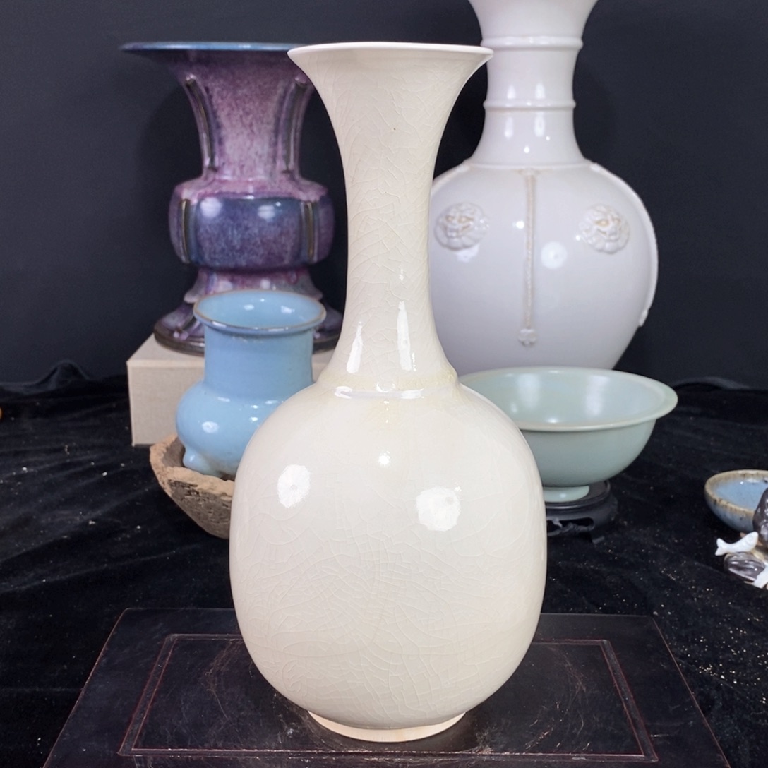 摆件巩县窑白釉瓷器