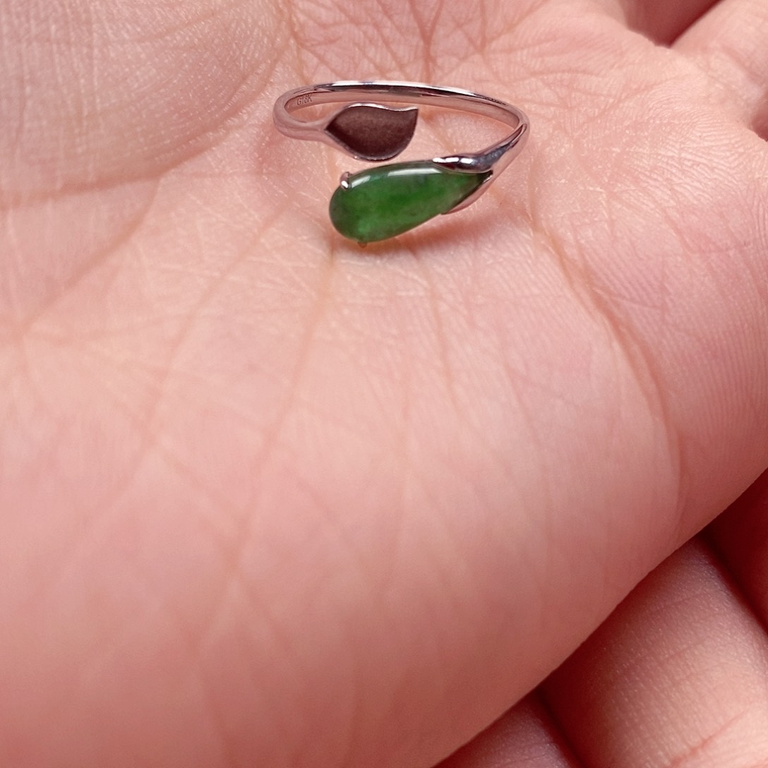 翡翠戒指18K金镶嵌戒指