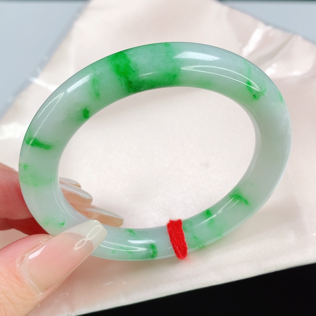 翡翠手镯未镶嵌51圈