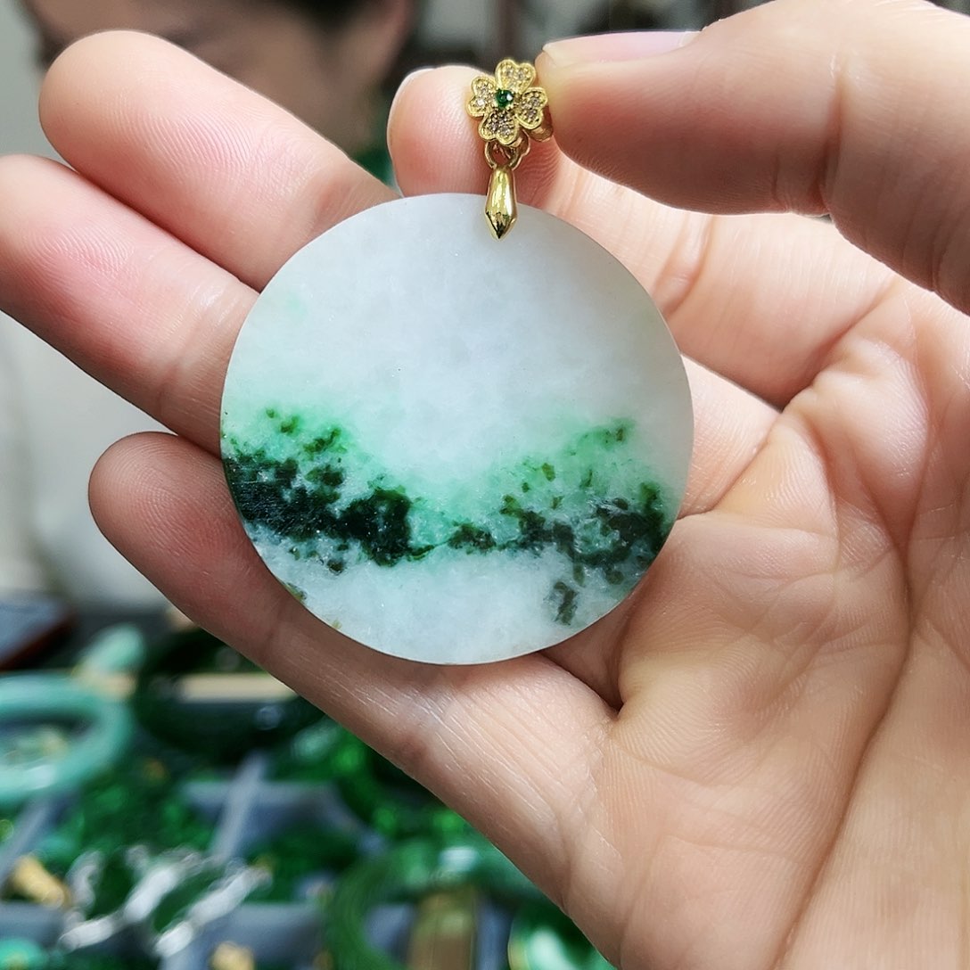 翡翠颈饰未镶嵌吊坠