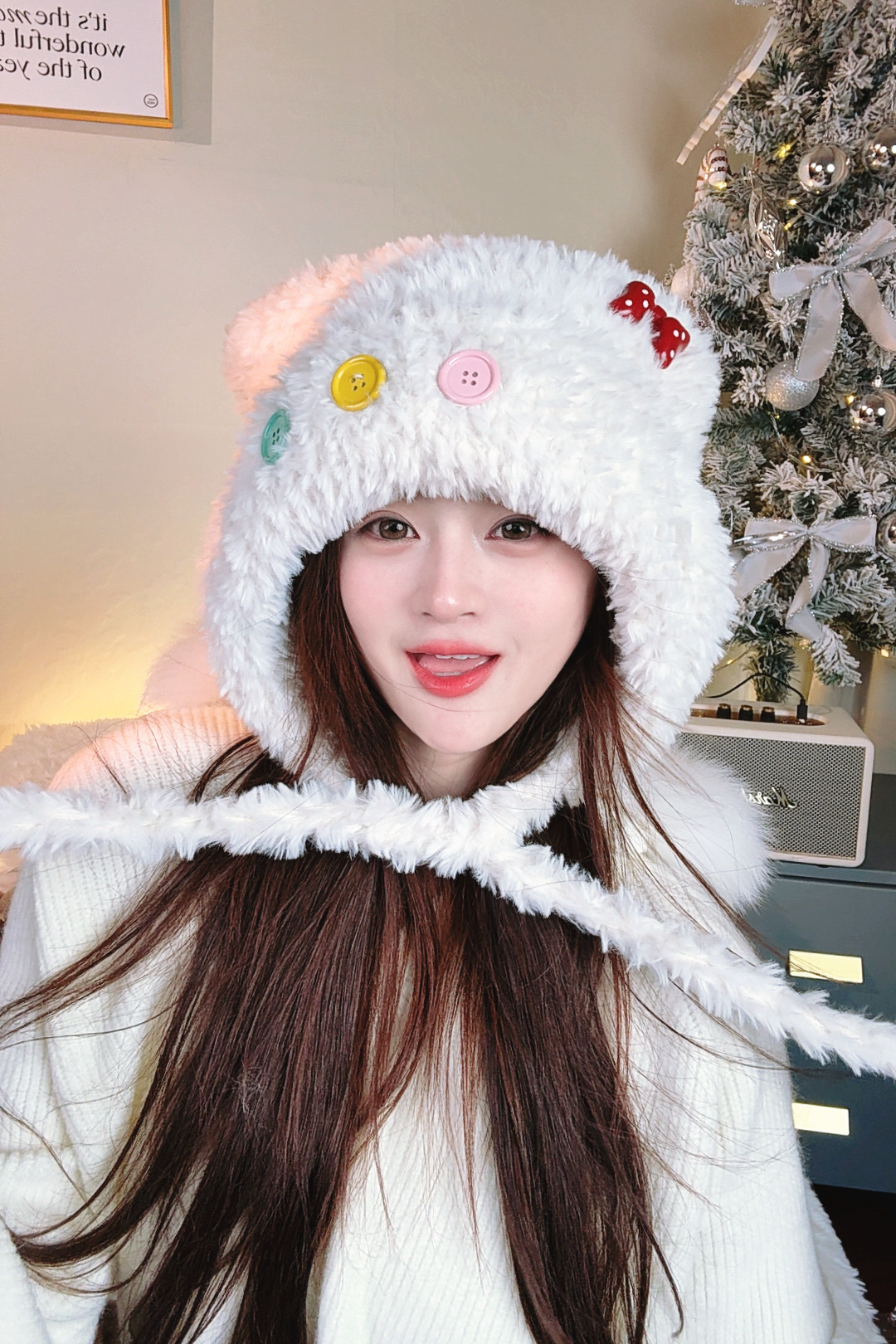 2025新款可爱纽扣毛绒帽女冬季保暖加厚护耳雷锋帽显脸小针织帽