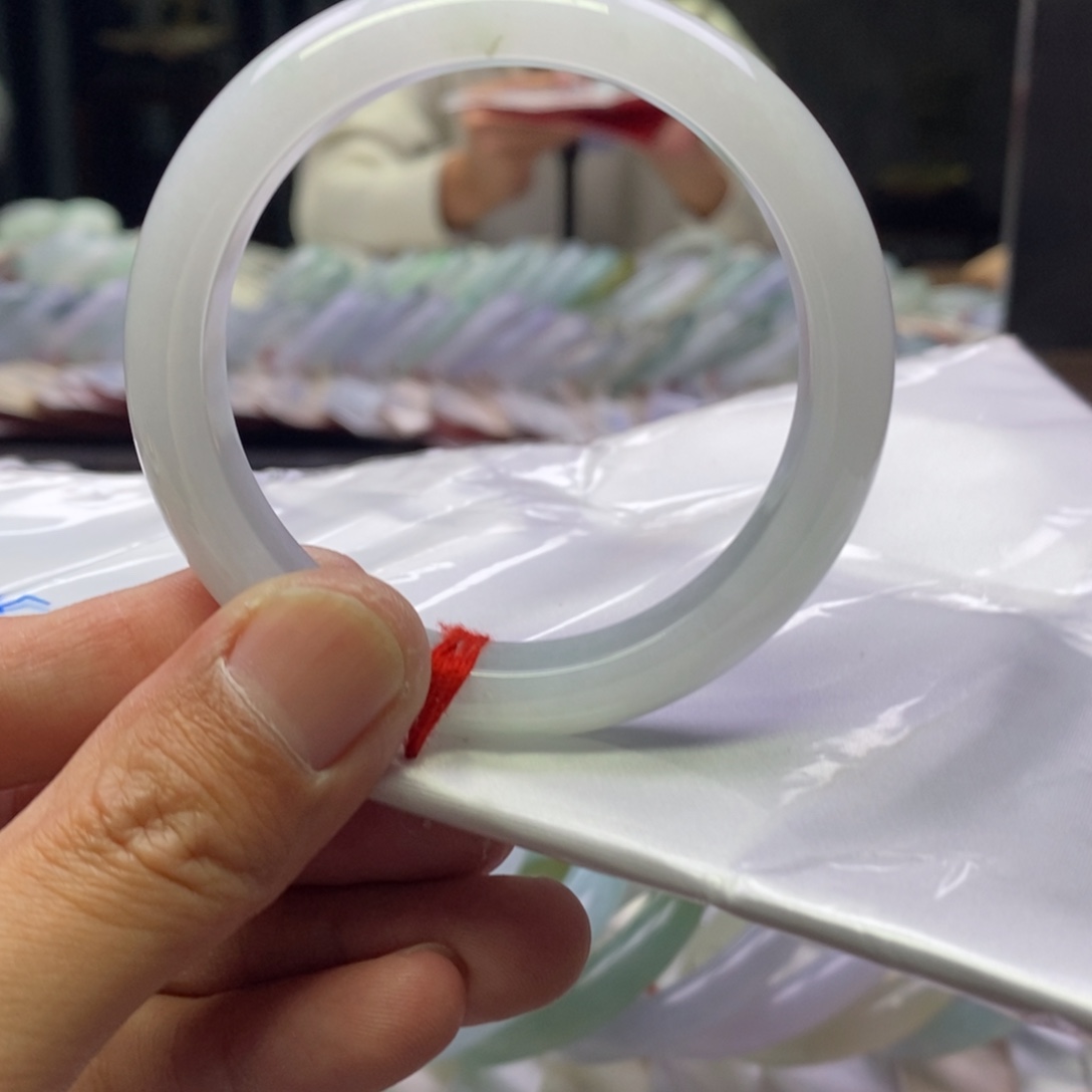 翡翠手镯未镶嵌白月光