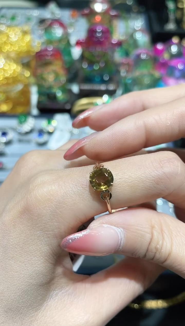 18K金镶嵌碧玺戒指