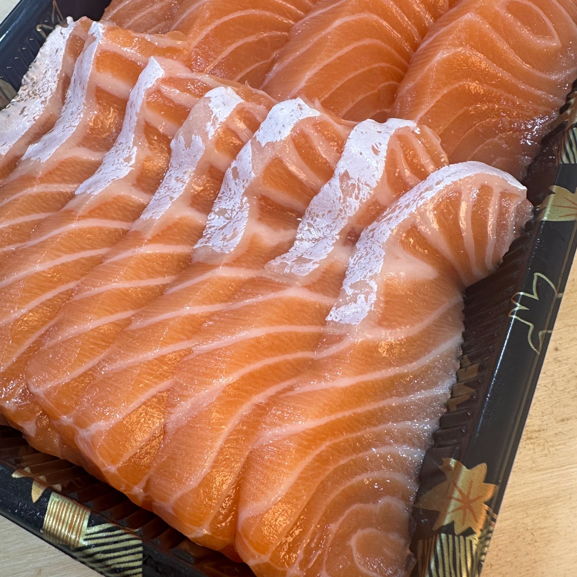 挪威冰鲜三文鱼（大西洋鲑鱼）鱼背鱼腩混合装。一盒共300g。炸鱼