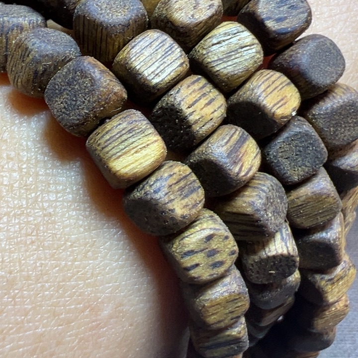 沉香沉香碎屑99沉小方珠多圈1.3克