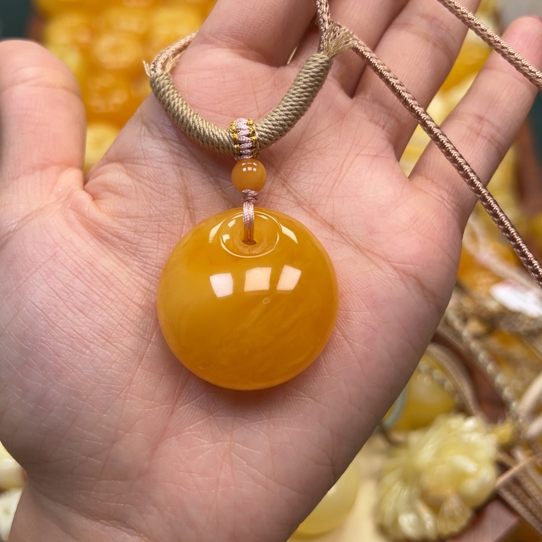 琥珀未镶嵌颈饰蜜蜡