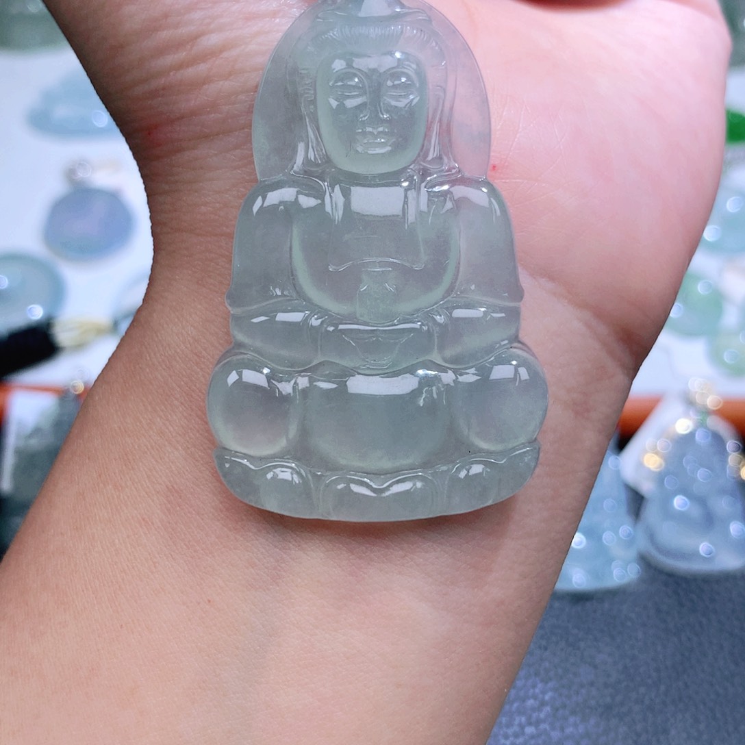 翡翠未镶嵌颈饰观音