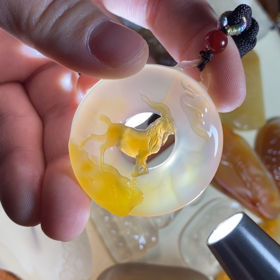 玛瑙/玉髓未镶嵌颈饰玛瑙羊牌