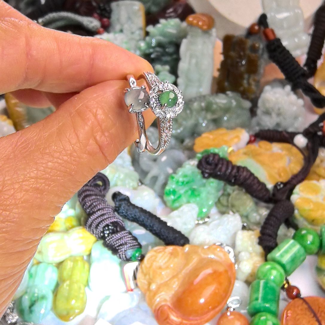 翡翠颈饰未镶嵌戒指